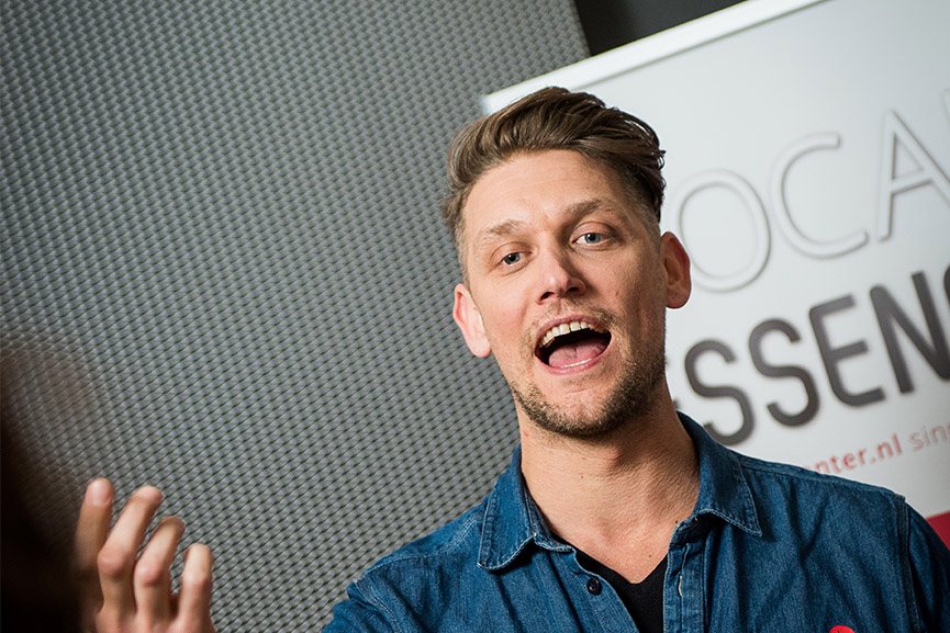 Marcel Swerissen tijdens een zangles bij Vocal Center.